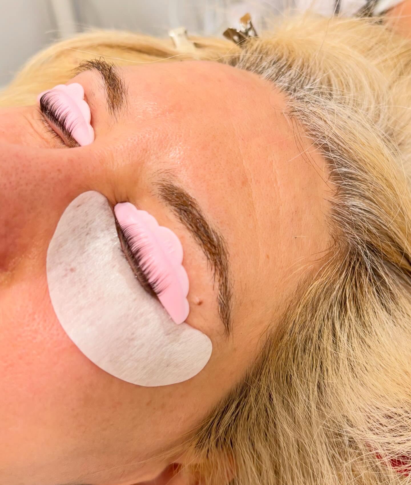 Et oui! Alexandre K propose aussi de l’esthétique ! Venez sublimé votre regard avec un magnifique rehaussement de cils 🤩 Prenez rendez- vous au 01.42.50.07.13 pour votre rehaussement de cils avec teinture OFFERTE! Ouvert du lundi au samedi de 10h à 19h