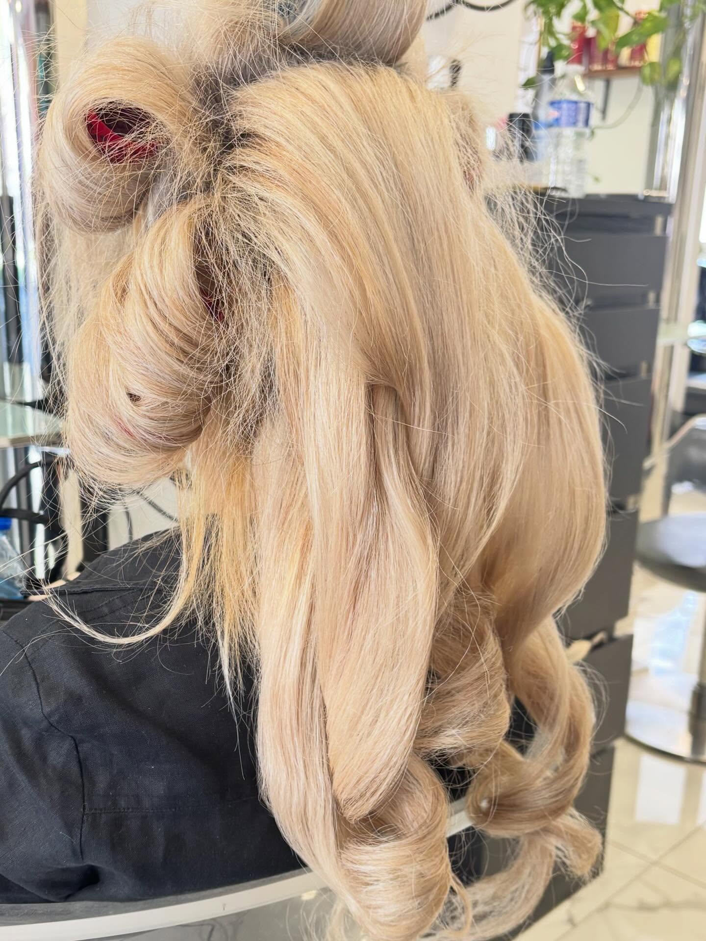 Qui a dit que plus personne ne faisait des brushings traditionnels ? Chez Alexandre K on vous propose cette prestation ! Venez au salon situé au 88 Boulevard Lefebvre Paris 15 Ouvert du lundi au samedi de 10h à 19h