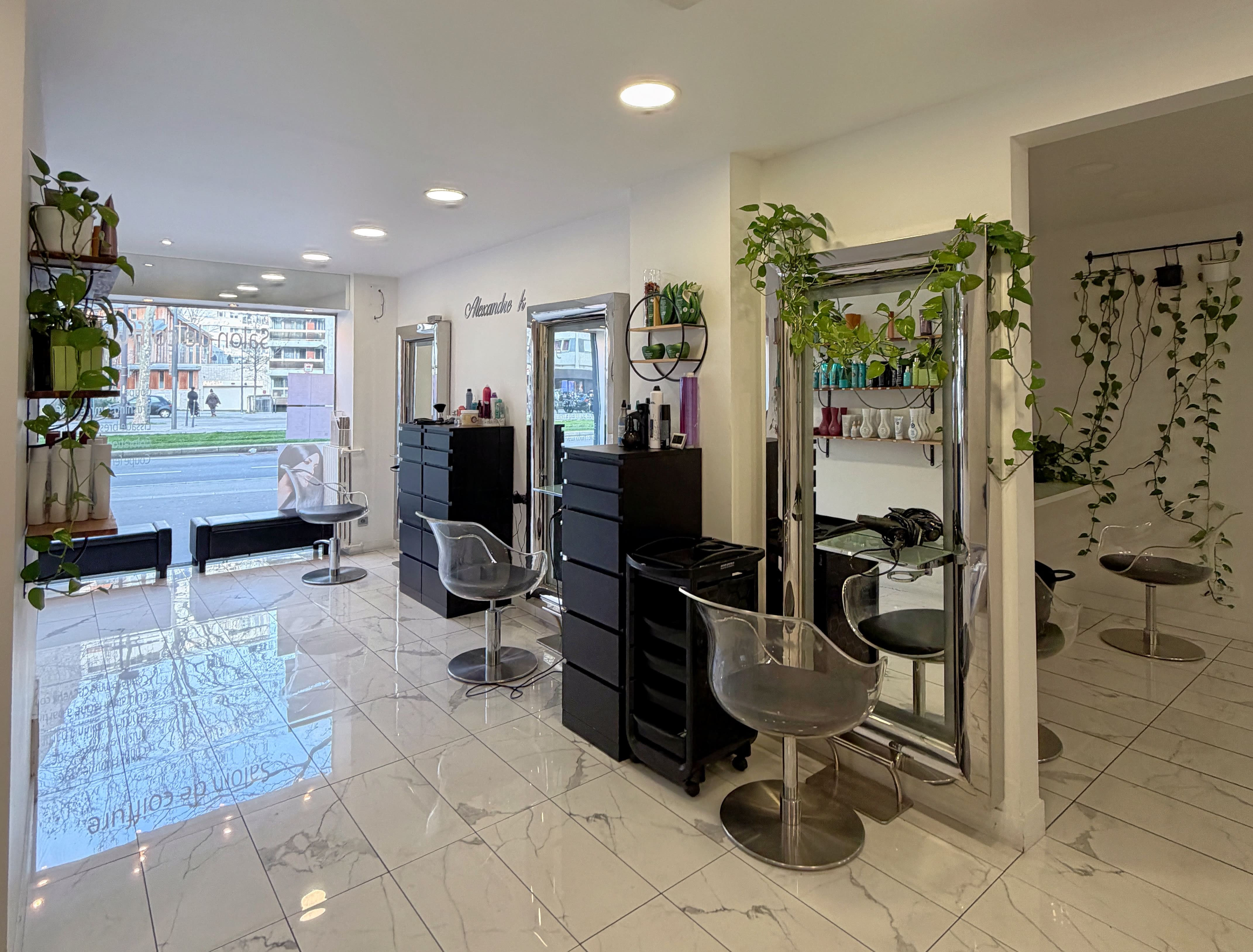 L'espace coiffure du salon Alexandre K - Coiffure, Onglerie, Esthétique