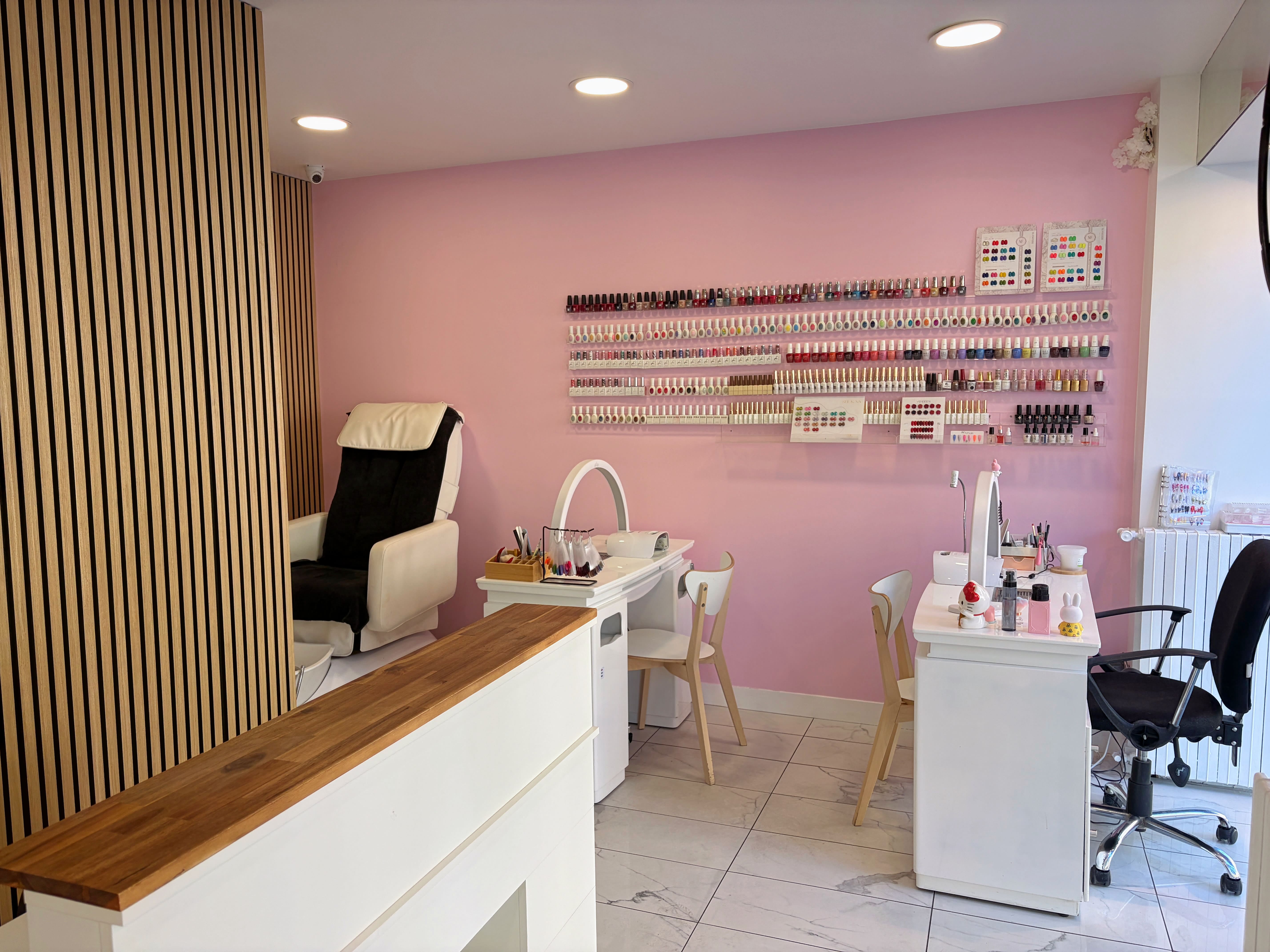 Espace Onglerie et Manucure du salon Alexandre K - Coiffure, Onglerie, Esthétique